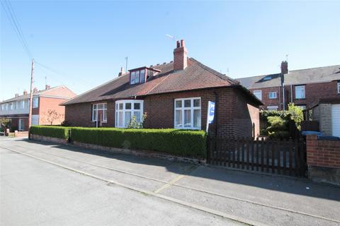 5 bed property, in Queens Road, £250,000