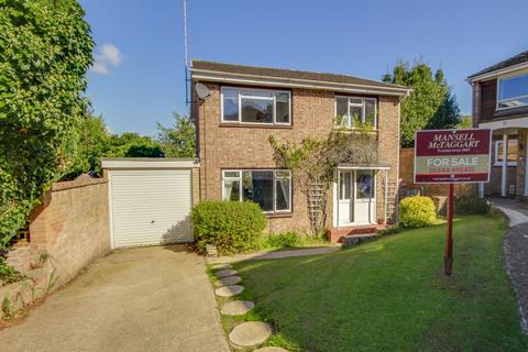 4 bed property, in Nursery Close, £600,000