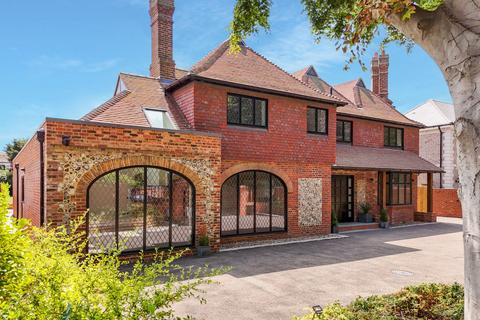 4 bed property, in Lanthorne Road, £1,850,000