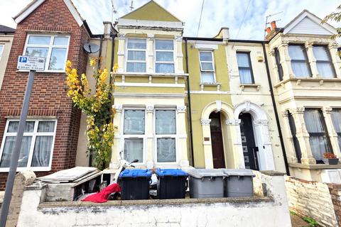 2 bed property, in Fortunegate Road, £425,000