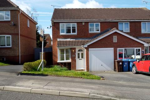 3 bed property, in Lancaster Walk, £200,000