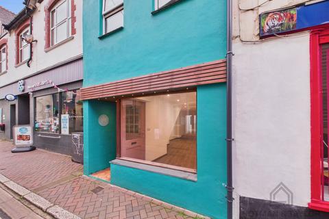 1 bed property, in 99 West Street, £180,000
