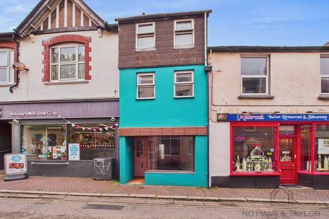 1 bed property, in 99 West Street, £180,000