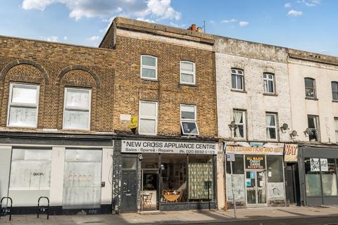 3 bed property, in Lewisham Way, £900,000