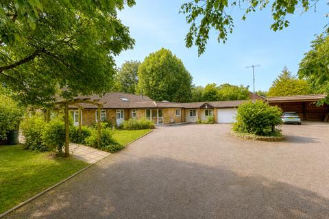 4 bed property, in Yeomans Drive, £950,000