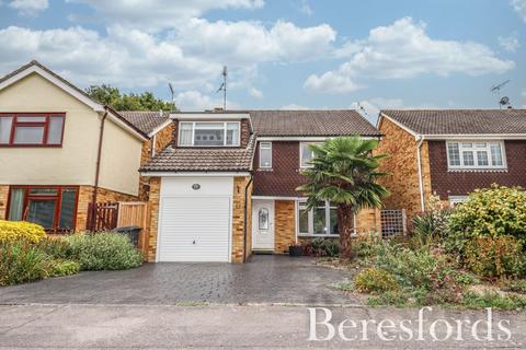 4 bed property, in Bishops Court Gardens, £700,000
