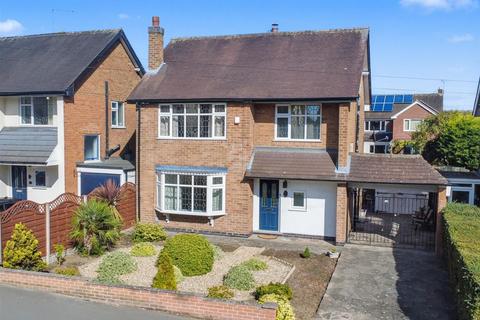 3 bed property, in Parkside Avenue, £365,000