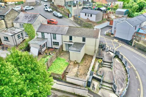 2 bed property, in Hafod Fan Terrace, £108,000