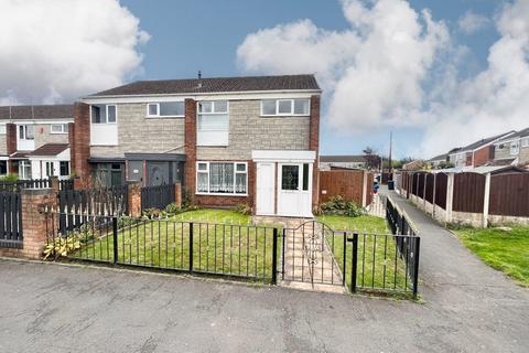 3 bed property, in Swallow Close, £200,000