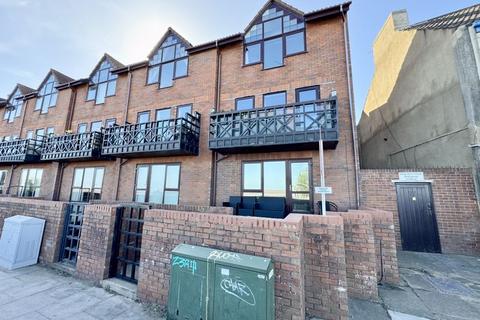 1 bed property, in Kingsway Court, £164,500