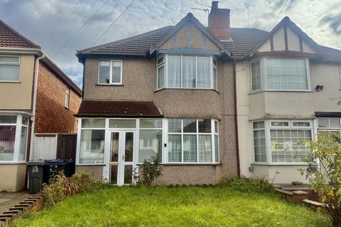3 bed property, in Powick Road, £240,000