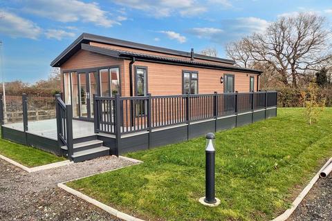 2 bed property, in Egdon Lane, £160,000