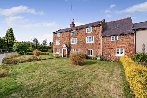 6 bed property, in Castle Street, £675,000