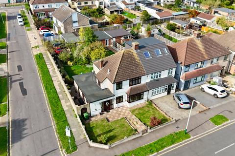 3 bed property, in Beltinge Road, £650,000