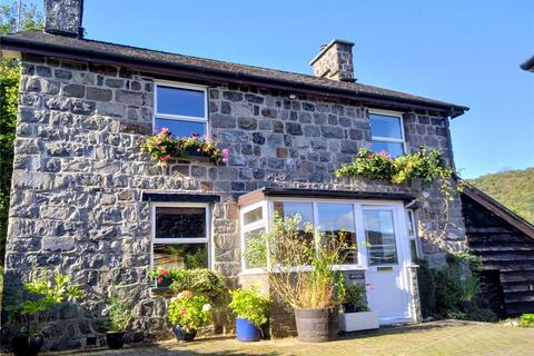 3 bed property, in Cemmaes, £350,000
