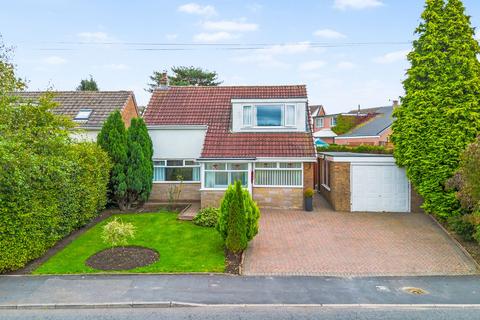 3 bed property, in Smock Lane, £250,000