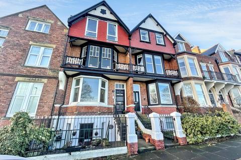 2 bed property, in Lawe Road, £160,000