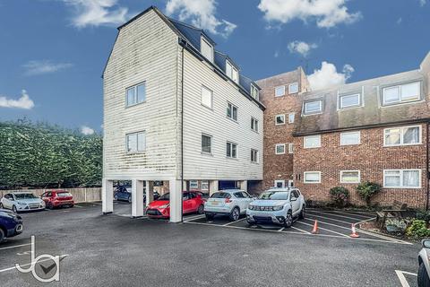 3 bed property, in Seaview Avenue, £200,000