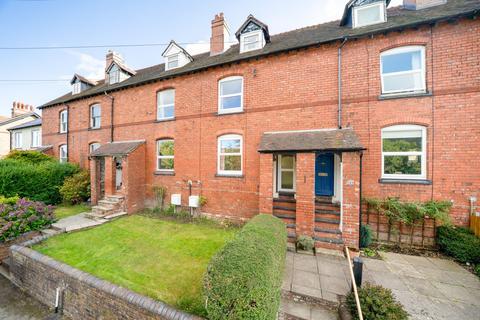 3 bed property, in Watling Street South, £150,000
