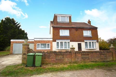5 bed property, in St. Georges Avenue, £475,000