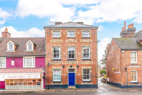 2 bed property, in London Road, £200,000
