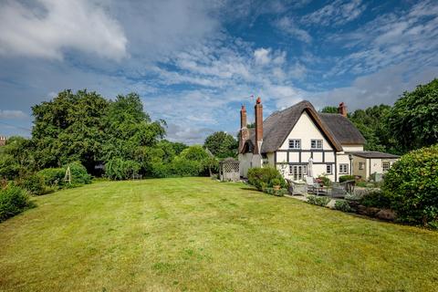 4 bed property, in Manor Farm Lane, £1,275,000