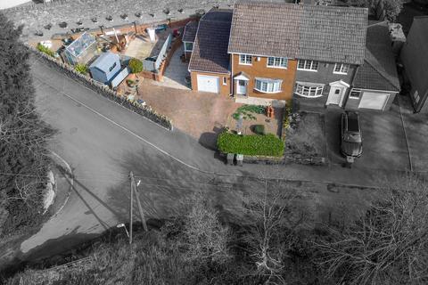 3 bed property, in Miry Lane, £335,000