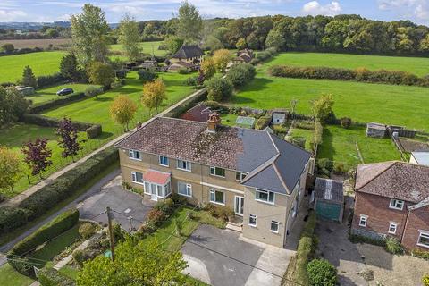 5 bed property, in Kings Stag, £380,000
