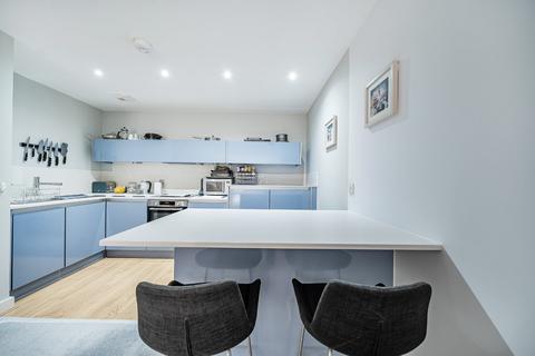 2 bed property, in St. Pauls Square, £395,000