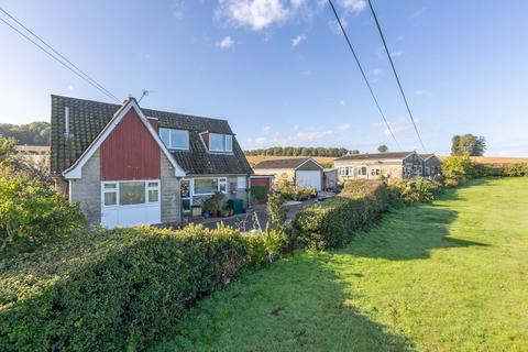 9 bed property, in Welburn, £599,999