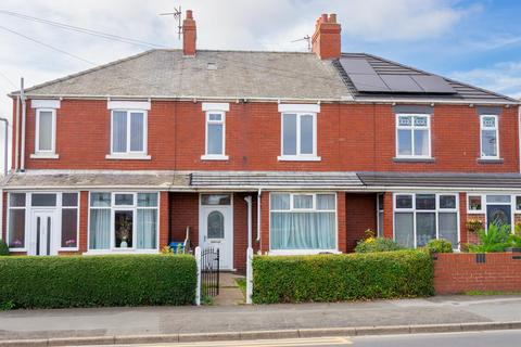 3 bed property, in Queen Street, £130,000