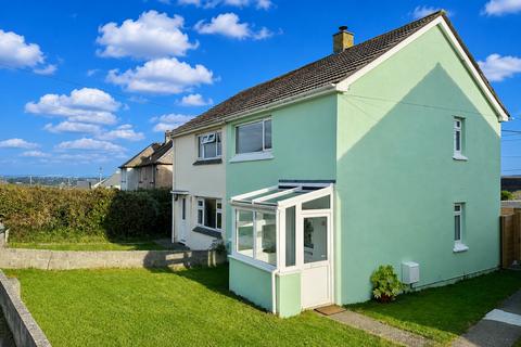 2 bed property, in Lodenek Avenue, £290,000