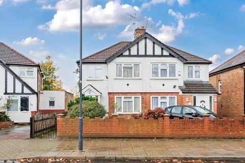 3 bed property, in Belsize Road, £499,950