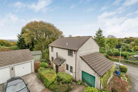 4 bed property, in Polyphant, £325,000