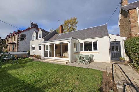 3 bed property, in Lucknow Cottage, £395,000