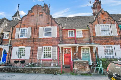 4 bed property, in The Causeway, £300,000