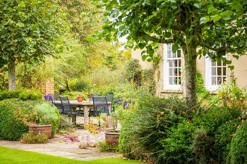5 bed property, in Clapgate Lane, £2,300,000