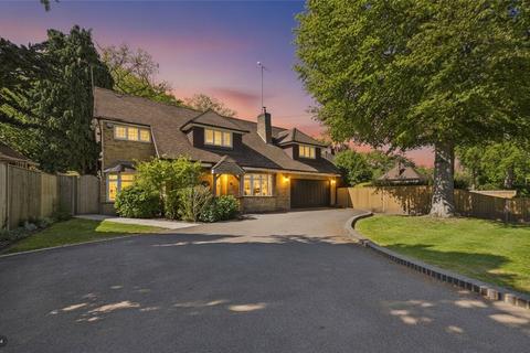 4 bed property, in Brackendale Close, £1,000,000