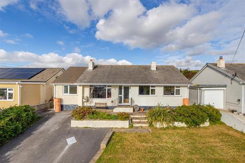 4 bed property, in Charleton Way, £475,000