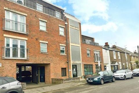 1 bed property, in Southsea Road, £200,000