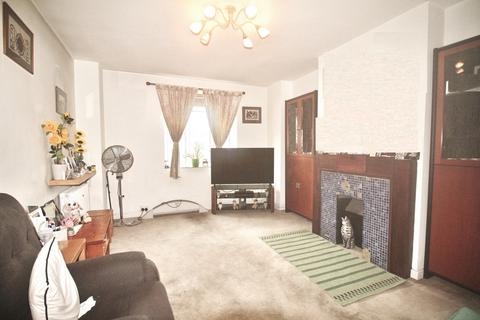 3 bed property, in Latymer Court, £600,000