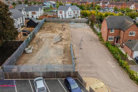 Land, in Kings Road, £550,000