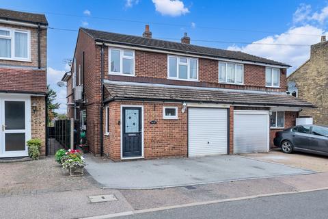 4 bed property, in Musley Hill, £600,000