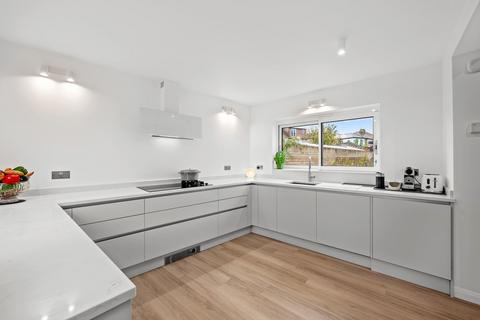 3 bed property, in Boundary Road, £600,000