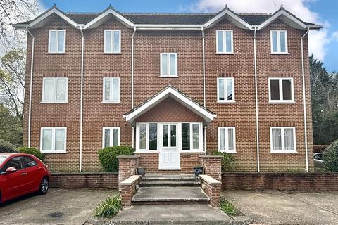 2 bed property, in Thornfield Green, £220,000