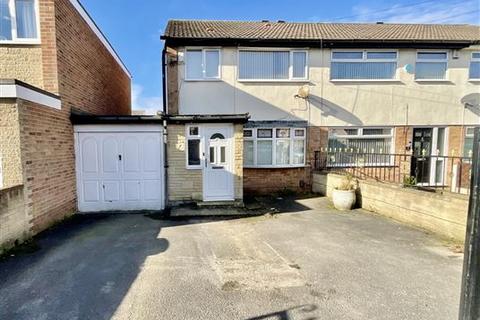 3 bed property, in Finchwell Crescent, £190,000