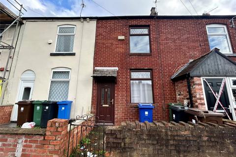2 bed property, in Kings Road, £140,000