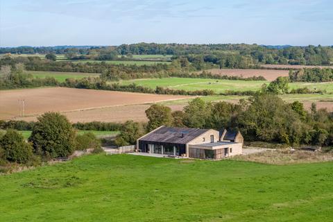 4 bed property, in Brokenborough, £1,850,000