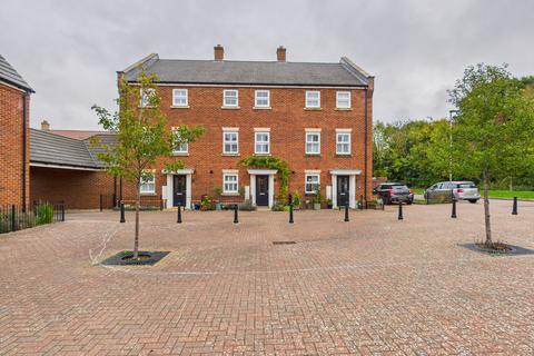 4 bed property, in Shearwater Road, £575,000