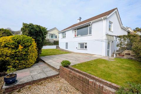 4 bed property, in Grandison Avenue, £450,000